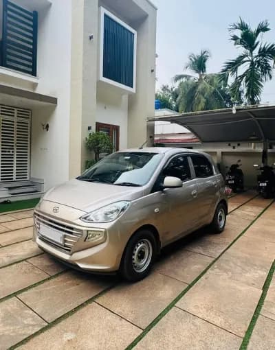 2019 Hyundai Santro Magna AMT petrol in gold, front three-quarter view from the left – Car City, Mattanur, Kannur