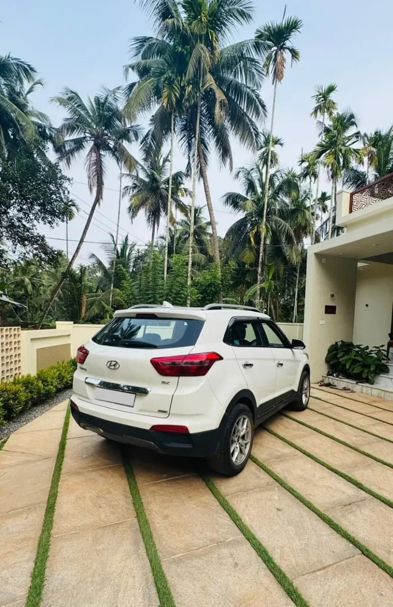 2017 Hyundai Creta SX(O) 1.6 CRDi diesel in white, rear three-quarter view from the left – Car City, Mattanur, Kannur