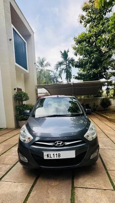 2015 Hyundai i10 Sportz petrol in grey, front view – Car City, Mattanur, Kannur
