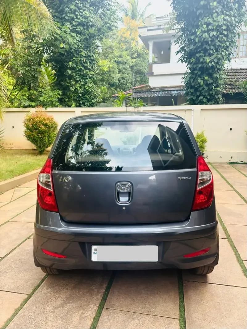 2015 Hyundai i10 Sportz petrol in grey, rear view – Car City, Mattanur, Kannur