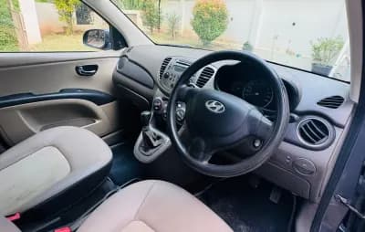 2015 Hyundai i10 Sportz petrol in grey, dashboard and manual gear lever – Car City, Mattanur, Kannur