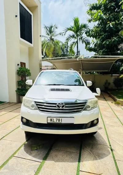 2014 Toyota Fortuner 4x2 automatic diesel in white, front view – Car City, Mattanur, Kannur