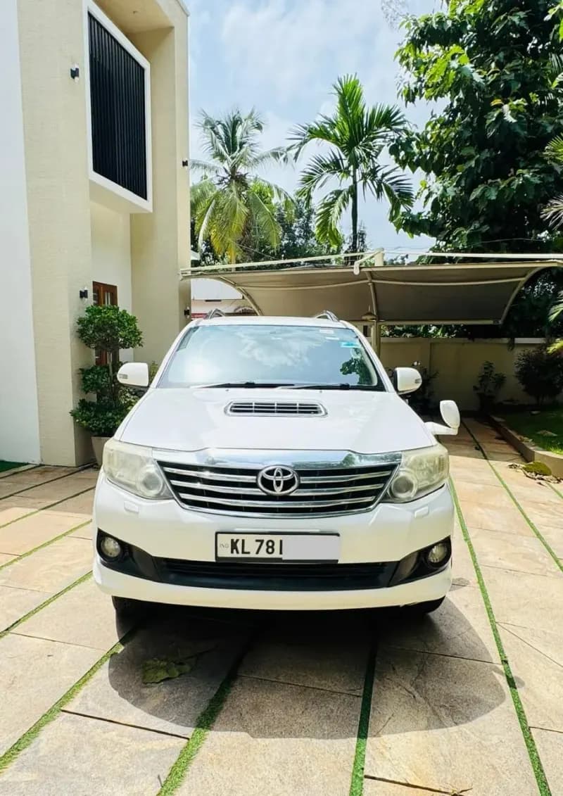 2014 Toyota Fortuner 4x2 automatic diesel in white, front view – Car City, Mattanur, Kannur