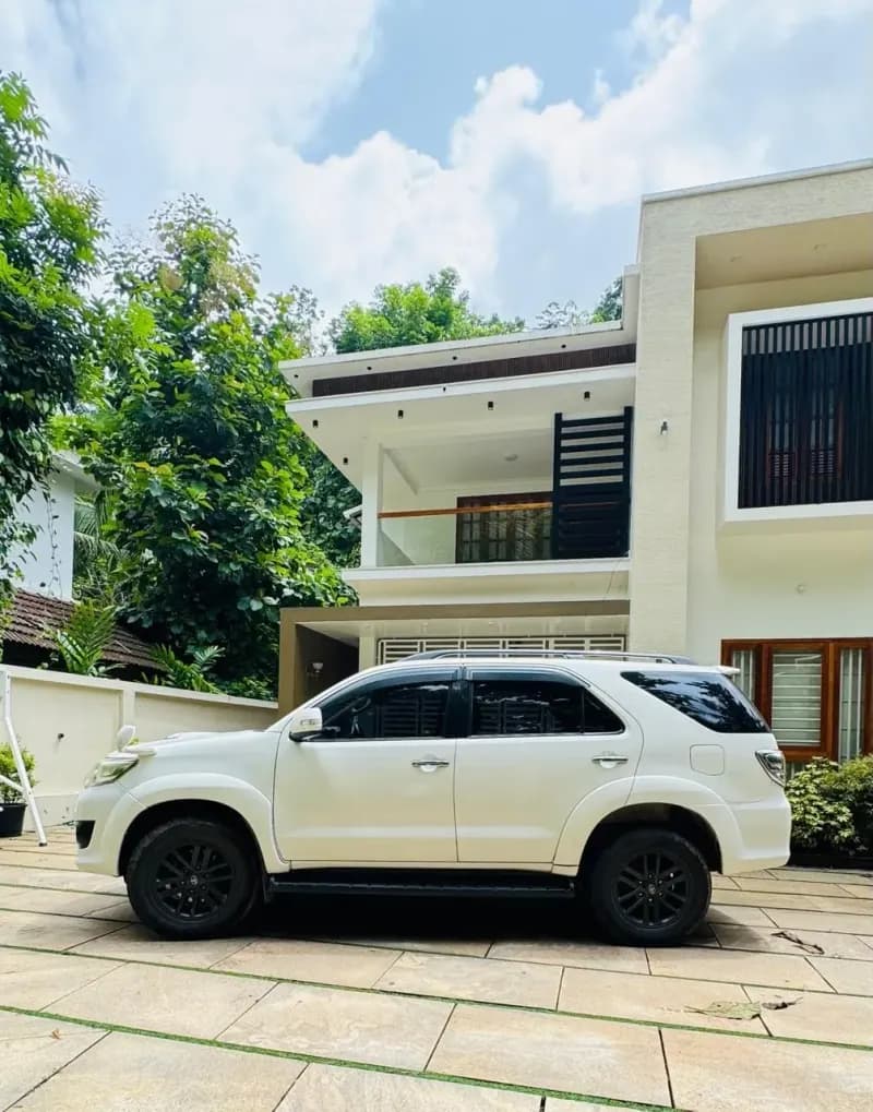 2014 Toyota Fortuner 4x2 automatic diesel in white, side view – Car City, Mattanur, Kannur