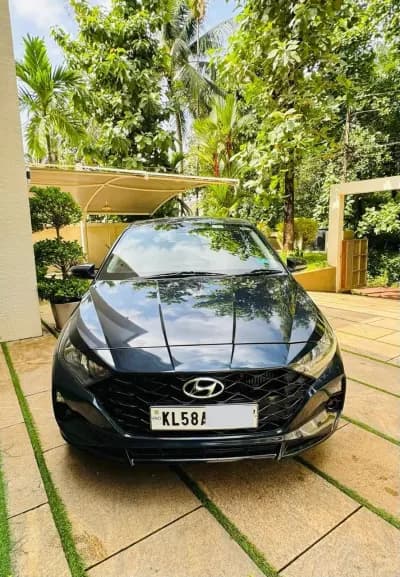 2022 Hyundai i20 Sportz diesel in blue, front view – Car City, Mattanur, Kannur