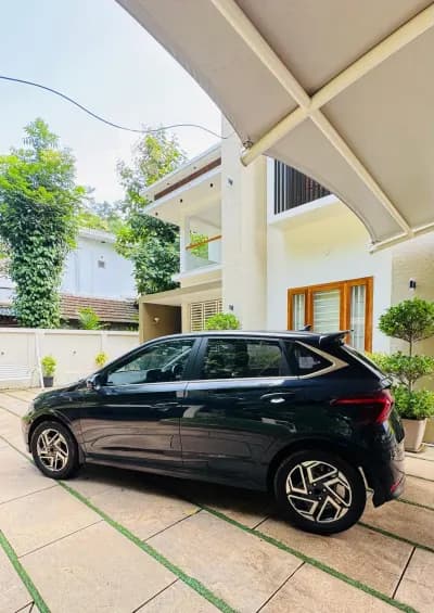 2022 Hyundai i20 Sportz diesel in blue, side view – Car City, Mattanur, Kannur