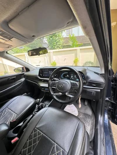 2022 Hyundai i20 Sportz diesel in blue, dashboard and manual gear lever – Car City, Mattanur, Kannur