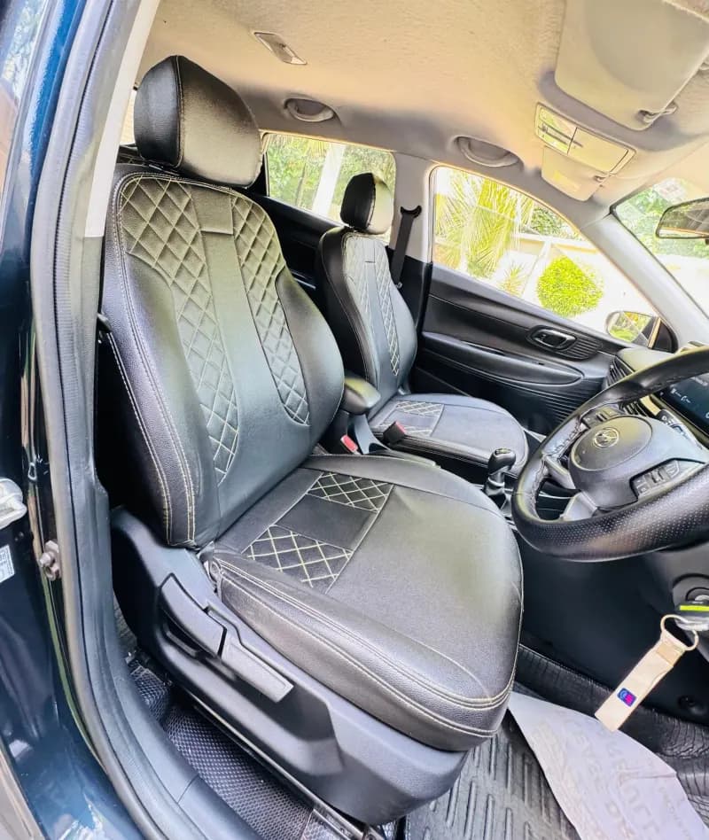 2022 Hyundai i20 Sportz diesel in blue, front seats – Car City, Mattanur, Kannur