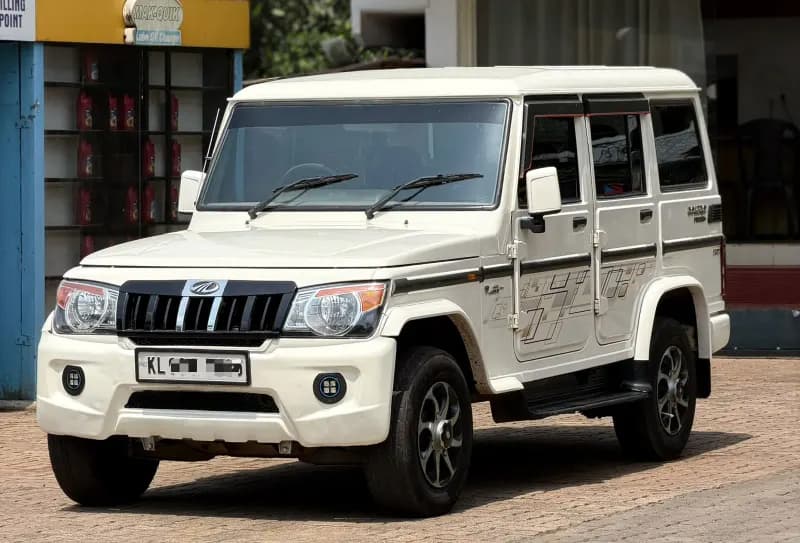 2017 Mahindra Bolero Zlx in white — photo 3 of 8