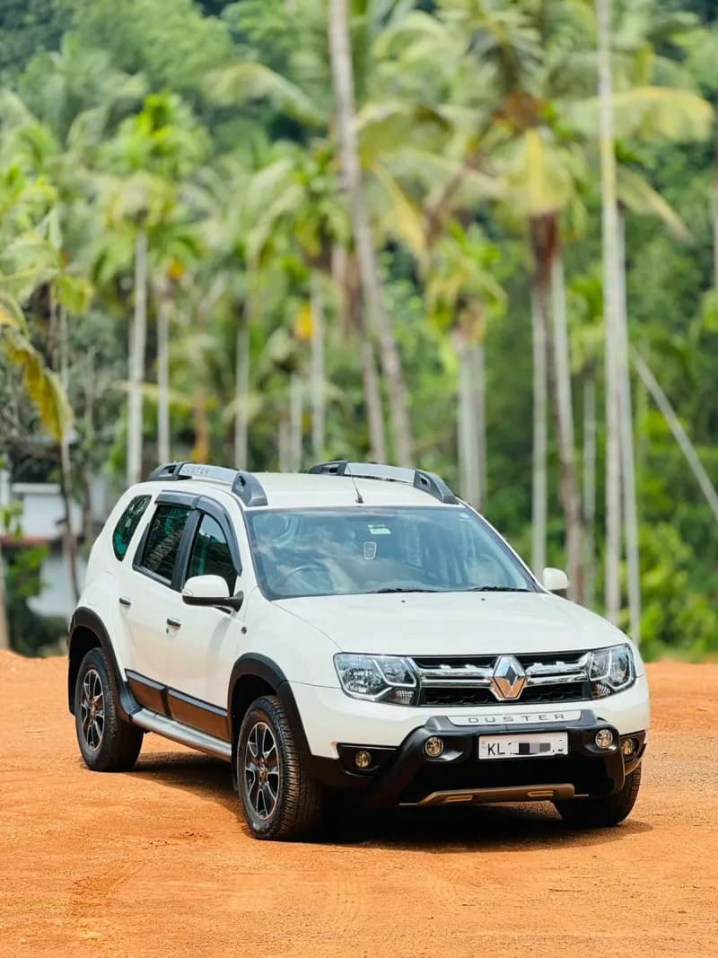 2017 Renault Duster Rxz in white — photo 2 of 7