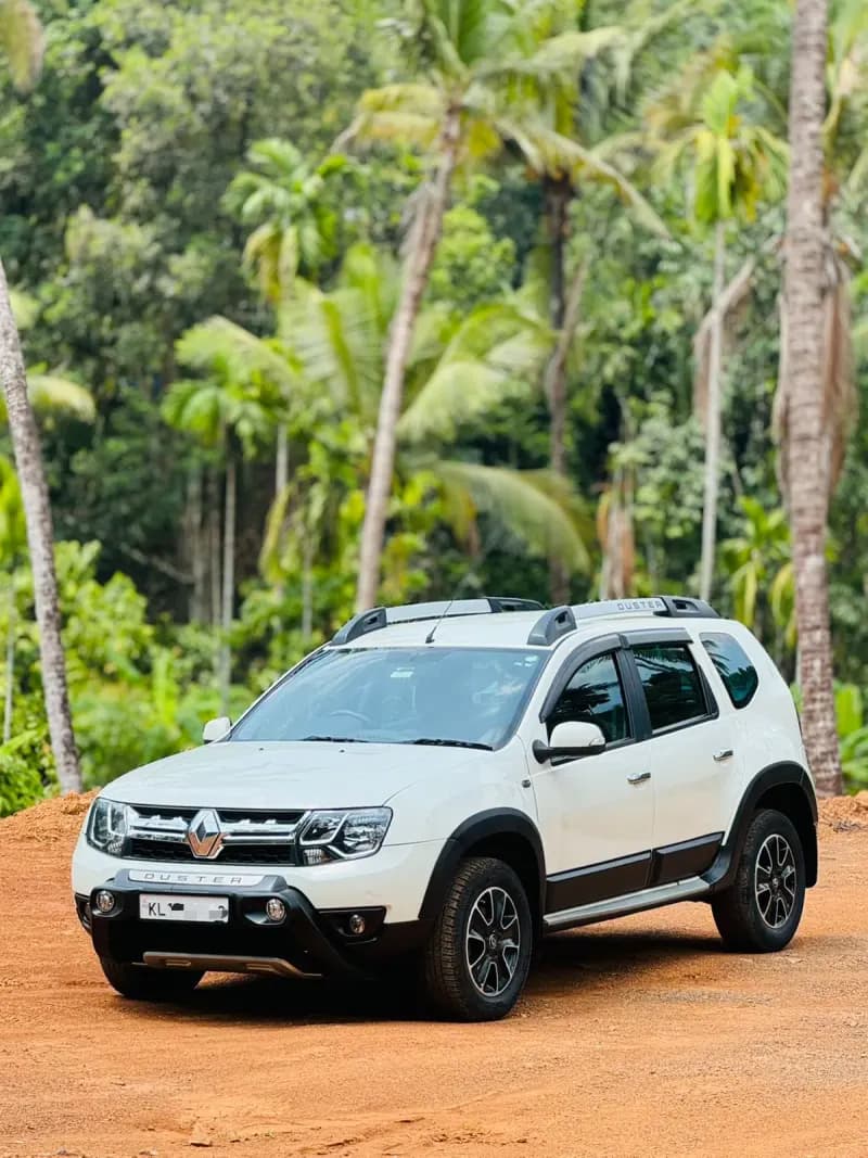 2017 Renault Duster Rxz in white — photo 3 of 7