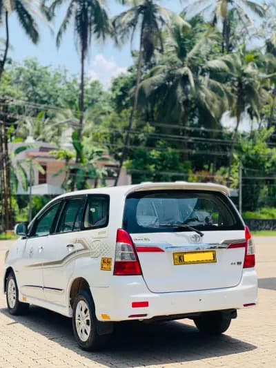 2013 Toyota Innova G4 in white — photo 2 of 6