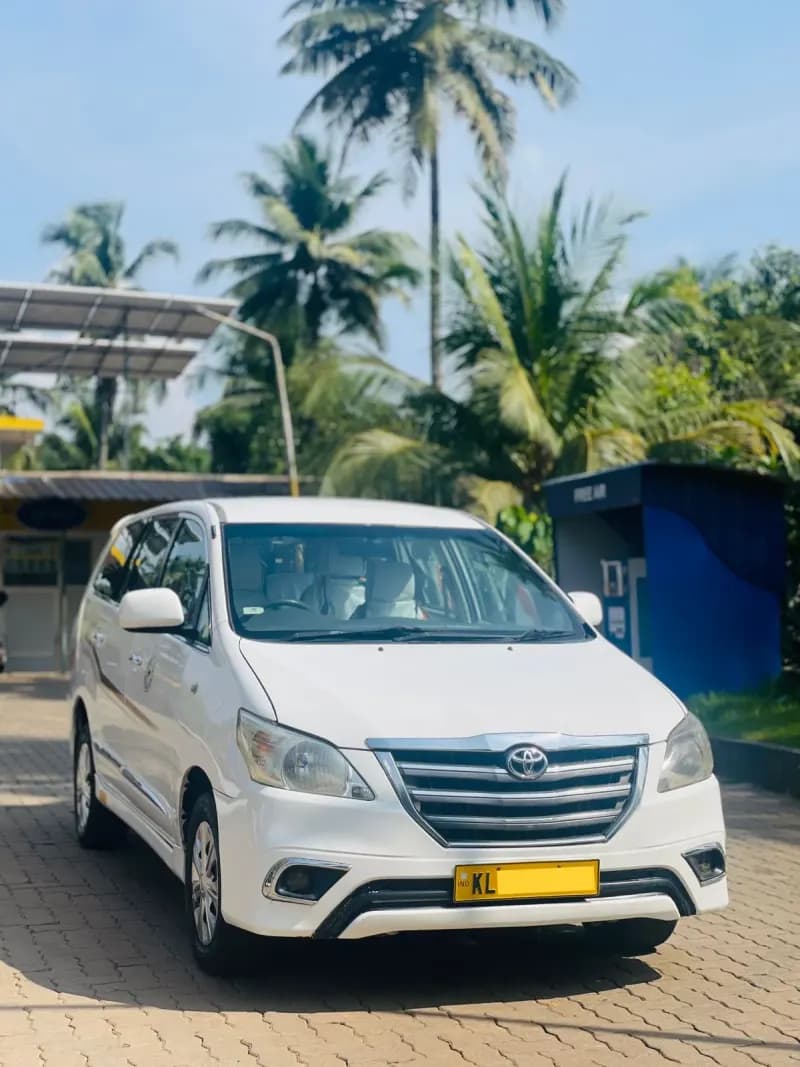 2013 Toyota Innova G4 in white — photo 3 of 6