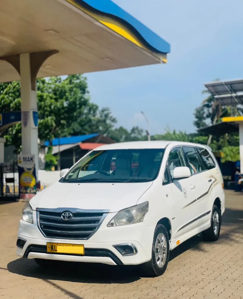 2013 Toyota Innova G4 in white — photo 5 of 6