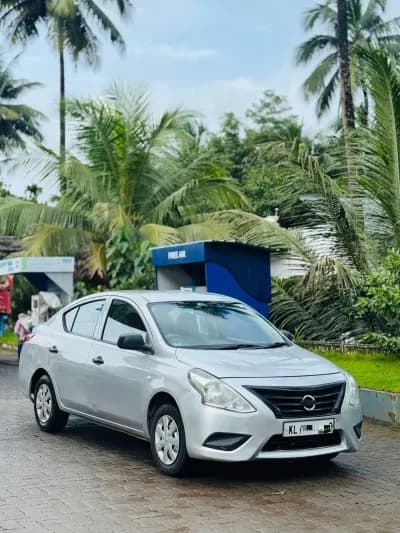 2017 Nissan Sunny Xt — photo 2 of 7