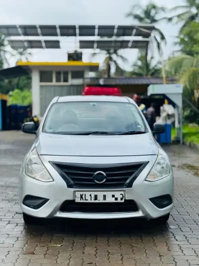 2017 Nissan Sunny Xt — photo 3 of 7