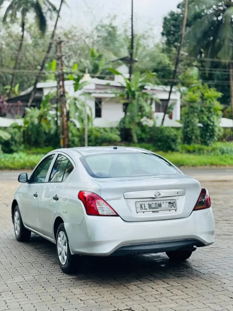 2017 Nissan Sunny Xt — photo 4 of 7