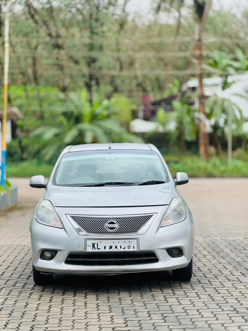 2014 Nissan Sunny Xv in slilver — photo 3 of 7