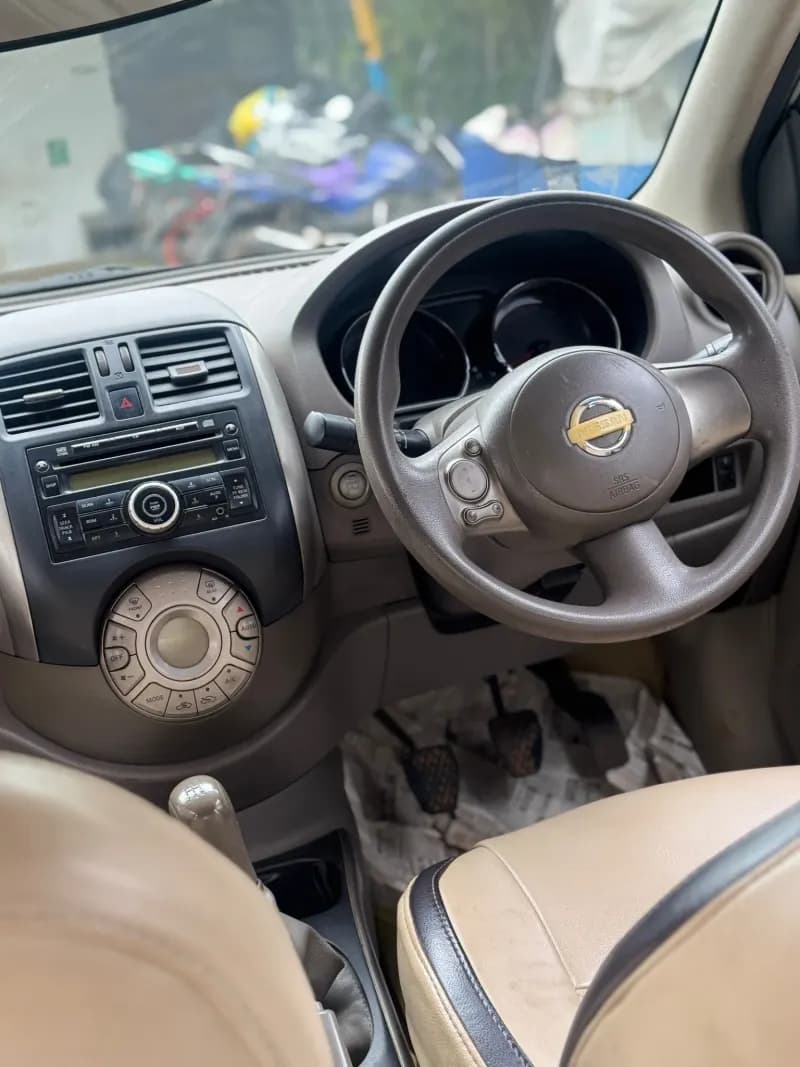 2014 Nissan Sunny Xv in slilver — photo 7 of 7