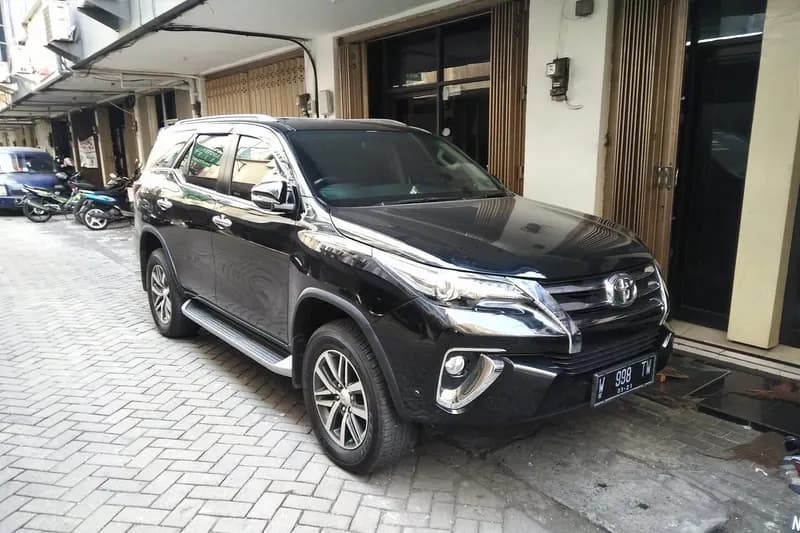 2020 Toyota Fortuner Sportz — photo 1 of 1